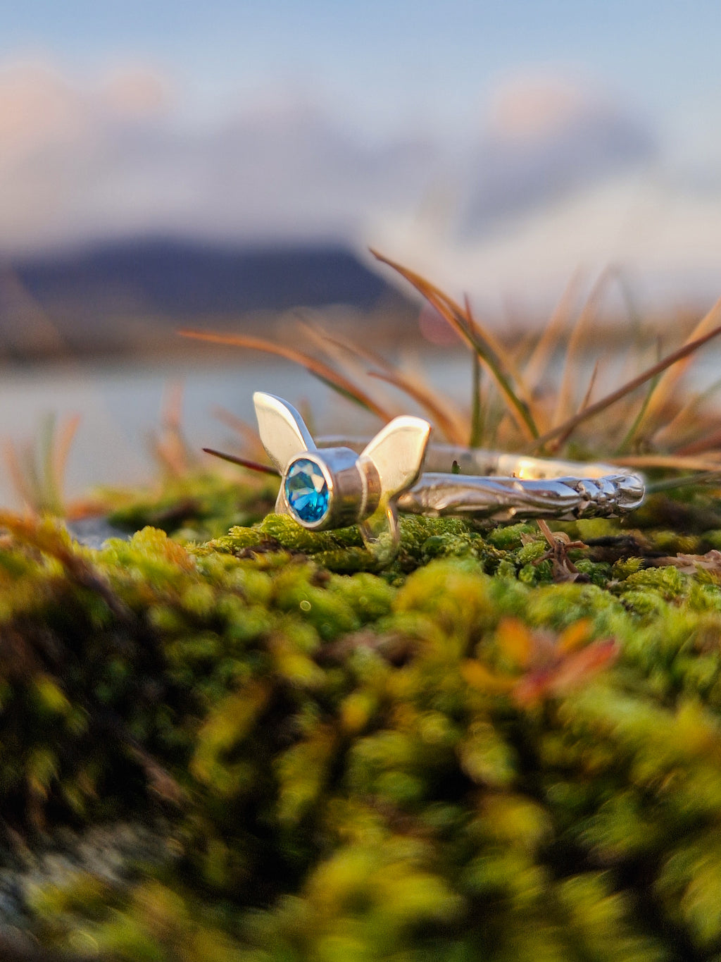 Fiðrilda hringur með zircon steini